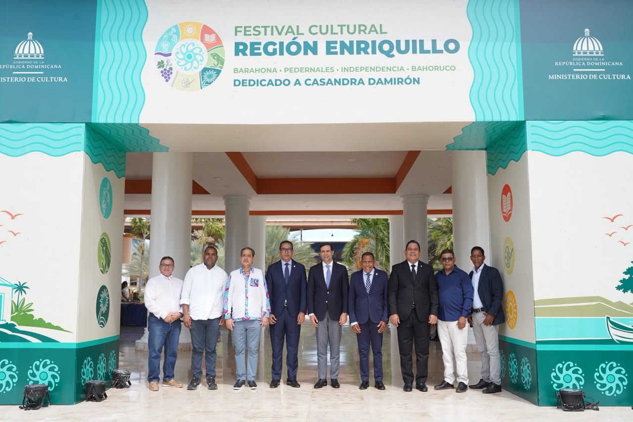 Festival Cultural de la Región Enriquillo cierra con reconocimientos del Senado y concierto